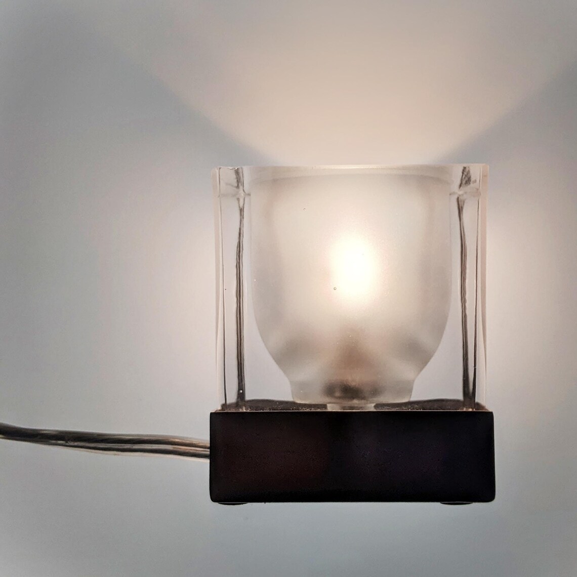 Vintage By What's! Glass Cube Table Lamp – Frosted Inner Shade, G4 Accent Light, 2003, foto 2 di 5
