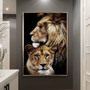 Löwenpaar Blumen Leinwand Wandkunst, Löwenfamilie, Wildtier Leinwand Druck, Tiere Wandkunst, Poster Wandkunst, Dekor für Geschenk, gerahmte Leinwand Kunst