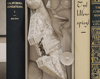 Millennium Falcon Book Nook | Millennium Falcon Themed Bookshelf Decor & Bookend