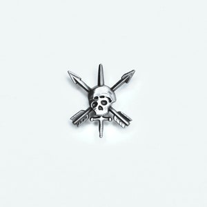 Nous Defions Pewter Lapel Pin Green Beret Special Forces CIF