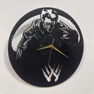 Reloj de pared de MDF cortado con láser con temática de Wolverine: disponible en 20 cm y 30 cm