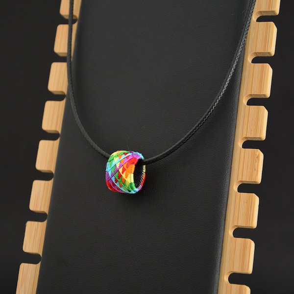 Gay Pride Halskette Regenbogen Choker Halskette aus Seide LGBTQ Flagge Schmuck Subtiler Stolz Schmuck