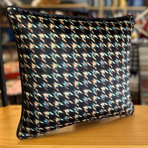 Abstract Pattern Decorative Pillow Cover with Modern Artistic Design, Colorful Cushion Case for Sofa, Bed or Contemporary Home Decor