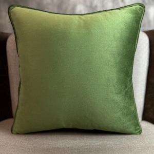 Luxury Green Velvet Pillow Cover for Sofa or Bed – Soft Decorative Throw Cushion Case with Hidden Zipper