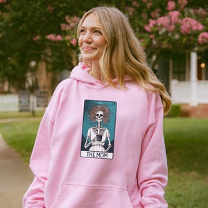 Cansado mamá Tarot tarjeta sudadera con capucha la mamá divertido tarot sudadera con capucha mujer esqueleto madre diseño divertido embarazo anuncio sudadera con capucha