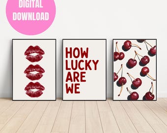 Cherry Wall Art 3er-Set Prints | Rote Ästhetik Bilderwand | How Lucky Are We Zitat | Cherry & Lips Poster Set | Digitaler Download