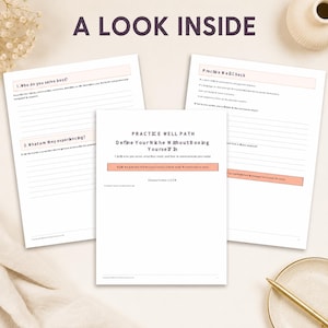 Pode incluir: Três folhas de papel brancas com texto preto e detalhes em cor de pêssego. A folha central intitula-se PRACTICE WELL PATH, Define Your Niche Without Boxing Yourself In, por Shama Farrer, LCSW. As outras folhas contêm perguntas e linhas.