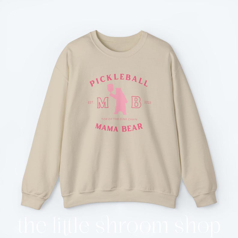 Mama Bear Pickleball met ronde hals | Sweatshirt Pickleball Mom | Pickleball Game-trui | Accessoires augurken | Cadeau voor haar | Cadeau voor moeder afbeelding 2
