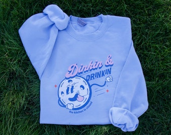 Grappig Pickleball-sweater | Dinkin- en drinktrui | Gezellige seizoenssweater | Pickleball-cadeau | Retro pickleball-top | Pickleball-speler