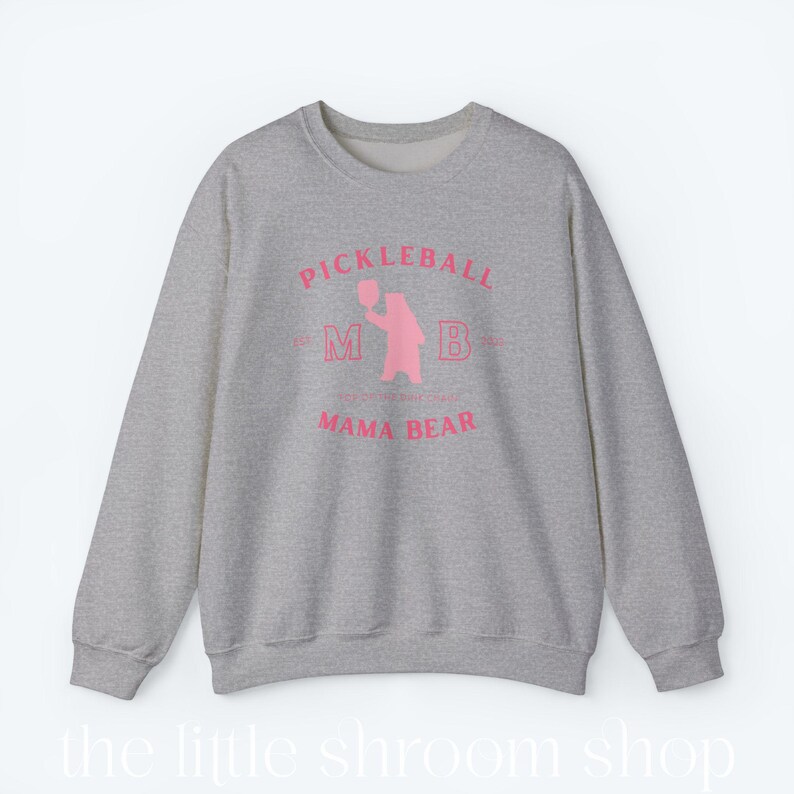 Mama Bear Pickleball met ronde hals | Sweatshirt Pickleball Mom | Pickleball Game-trui | Accessoires augurken | Cadeau voor haar | Cadeau voor moeder afbeelding 3