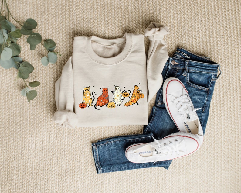 Ghost Cat Halloween Sweatshirt,Cat Lover Shirt,Black Cat Shirt,Halloween Long Sleeve,Spooky Season,Cute Fall Tee,Ghost Hoodie,Halloween Gift imagem 4