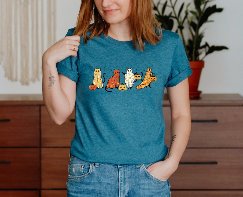 Ghost Cat Halloween Sweatshirt,Cat Lover Shirt,Black Cat Shirt,Halloween Long Sleeve,Spooky Season,Cute Fall Tee,Ghost Hoodie,Halloween Gift imagem 6