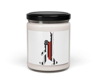 ビッグフット シン レッド ライン 香り付きソイキャンドル - 9オンス - 消防士支援ギフト - 9種類の香り - 消防士への感謝の気持ちを込めた装飾