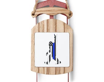 そり飾り、ビッグフットの横顔の細い青い線の旗、クリスマスツリーの飾り、ホリデーギフト、冬の飾り、素朴なキャビンの装飾、法律