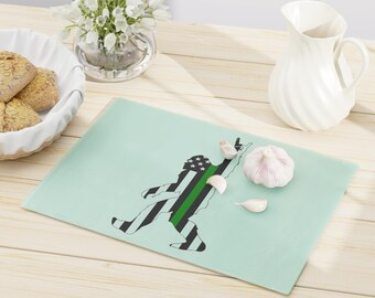 ビッグフット シングリーンライン カッティングボード | 軍事支援 | 強化ガラス キッチンボード | 愛国的なデザイン