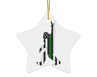 ビッグフット 細いグリーンライン セラミックオーナメント - 4 つの形状 - スノーフレーク、スター、ハート、サークル - 軍事および公園支援装飾