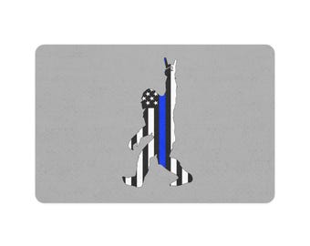 ビッグフット シン ブルー ライン ペットフード マット | 法執行機関サポート | 犬と猫用の滑り止め 12x18 給餌マット | 耐久性のあるデザイン