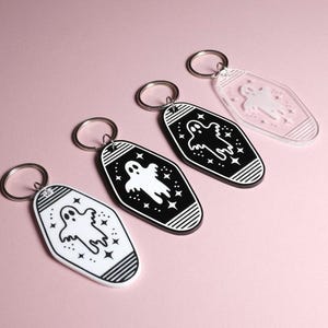 Ghosty Keychain, Spooky Season Keychain, Halloween Motel Keychain, Spirit Keychain, Retro Motel Hotel Halloween Keychain