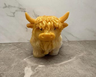 Handcrafted Resin Highland Cow Figurine – Rustic Farmhouse Decor; Gold & White