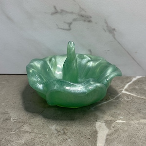 Resin Ring Holder | Mint Green Shimmering | Ring Dish | Jewelry Dish | Jewelry Holder | Flower Shaped Ring Holder | Handmade Home Decor Gift