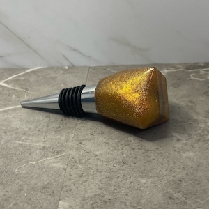 Gemstone Shaped Resin Bottle Stopper | Copper | Handmade Bottle Stopper | Wine Lover Gift | Barware | Bar Gear | Liquor Bottle Stopper