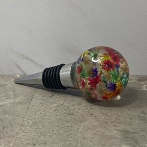 Round Resin Bottle Stopper | Clear with Dried Flowers | Handmade Bottle Stopper | Barware | Bar Gear | Liquor Bottle Stopper