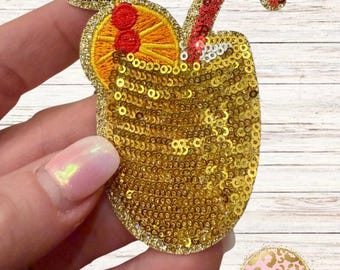 Parche de sombrero bordado con lentejuelas y bebida tropical de verano