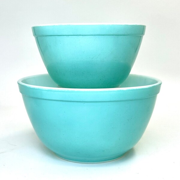 Robins egg blue Pyrex bowls / turquoise Pyrex bowls