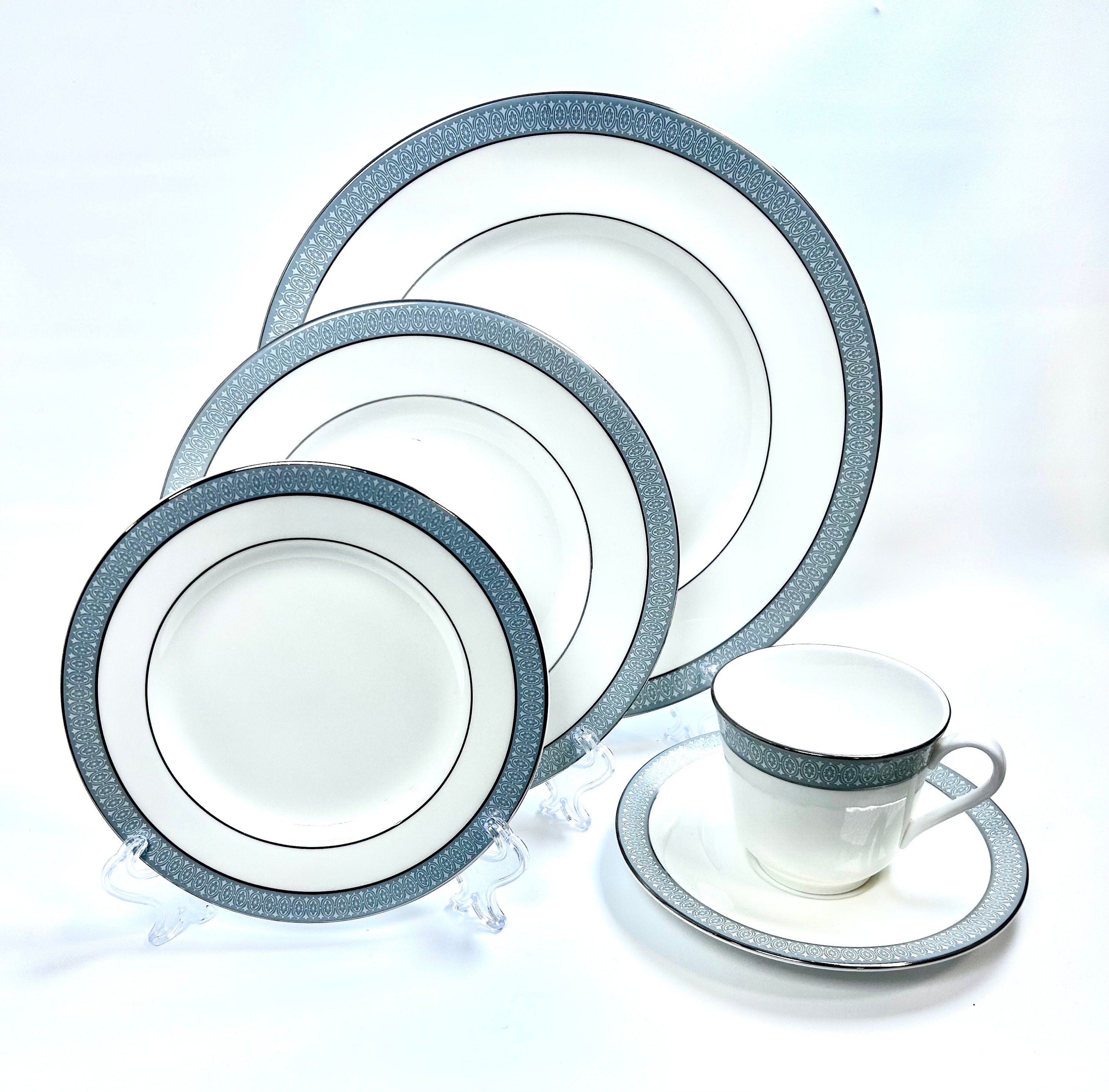 Royal Doulton 5 piece place setting/ Pattern H5003 Etude / grey blue platinum