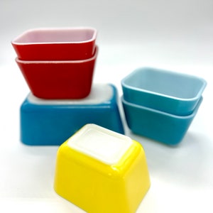 PYREX Primary refrigerator dishes / set of 6/ fridgies / colorful