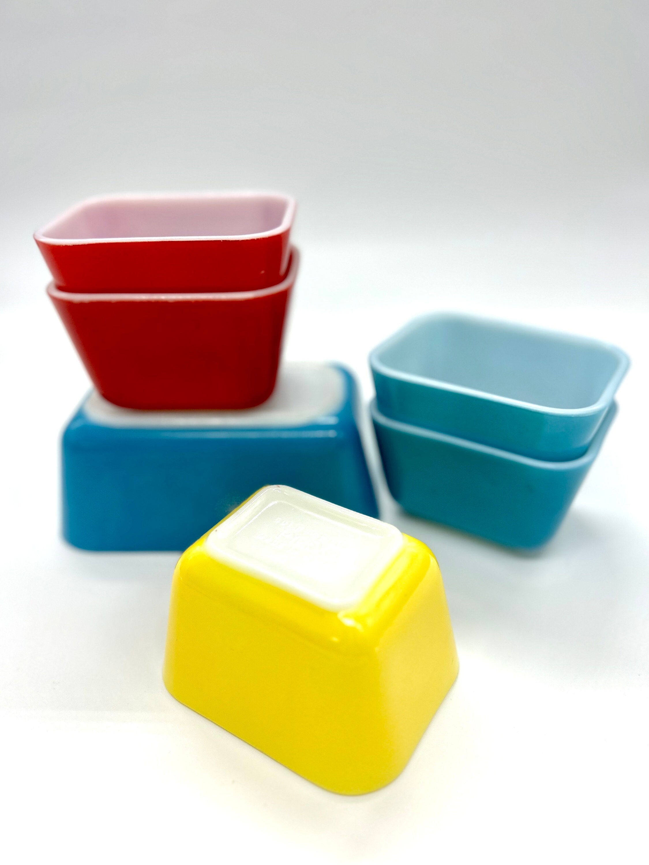 PYREX Primary refrigerator dishes / set of 6/ fridgies / colorful