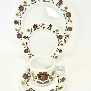 Duraline Grindley Hotelware Restaurant Ware 4 piece place setting / Mod flower MCM