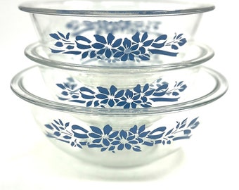 Vintage Pyrex Mixing Bowls, Set of 3 Matching Pyrex Blue Flower Ribbon Clear Glass bowls 2.5, 2 x 1.5L