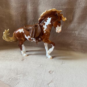 Selas de cavalo de brinquedo