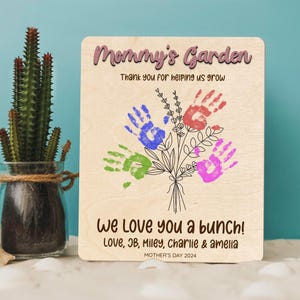 Lembrança personalizada do Dia das Mães com impressão de mão, arte de buquê de flores com nome personalizado, presente faça você mesmo para mãe e avó, artesanato para crianças pequenas e crianças