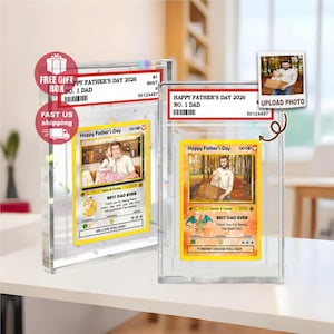Könnte beinhalten: Zwei personalisierte Vatertagskarten in Schutzhüllen. Jede Karte zeigt ein Foto, den Text "Happy Father's Day" und "Best Dad Ever". Die Karten werden auf einer weißen Oberfläche präsentiert.