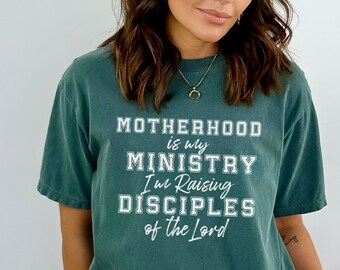 Christliches Tshirt übergroße Comfort Farben Mutterschaft ist mein Dienst, Muttertagsgeschenk, religiöse Kleidung Homeschool Bibelzitat