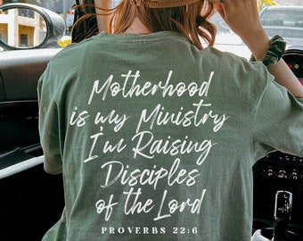 Christliches T-Shirt übergroße Komfort Farben Mutterschaft ist mein Dienst Christliches Muttertagsgeschenk Religiöses Kleidung Homeschool Bibelzitat