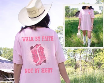 Sudadera con botas rosas vaqueras, Walk By Faith, camiseta gráfica occidental para mujer, colores cómodos de gran tamaño, lindas camisas campestres, regalo religioso, boho