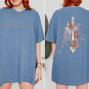 Kiropraktor t-shirt, kiropraktorpresent, kiropraktorstudent, kiropraktorskjorta, kiropraktorskjorta, kiropraktorexamen, kiropraktormottagning, ryggradskjorta, Blue Jean