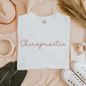 Kiropraktor t-shirt, kiropraktorpresent, kiropraktorstudent, kiropraktorskjorta, kiropraktorskjorta, kiropraktorexamen, kiropraktormottagning, ryggradskjorta, White