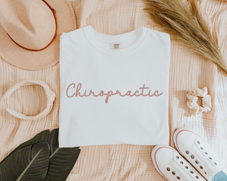 Kiropraktor t-shirt, kiropraktorpresent, kiropraktorstudent, kiropraktorskjorta, kiropraktorskjorta, kiropraktorexamen, kiropraktormottagning, ryggradskjorta, White
