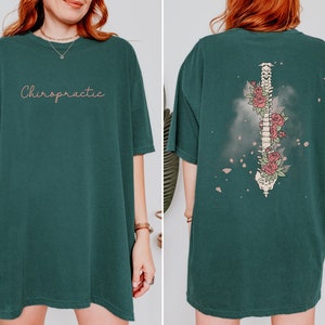 Kiropraktor t-shirt, kiropraktorpresent, kiropraktorstudent, kiropraktorskjorta, kiropraktorskjorta, kiropraktorexamen, kiropraktormottagning, ryggradskjorta, Blue Spruce