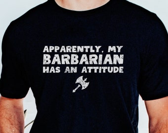 Apparently My Barbarian Has An Attitude T, Unisex Fit DnD Shirt, Geschenk für Geeks, Geschenk für Gamer, Cooles Shirt für Fantasy TTRPG Fans