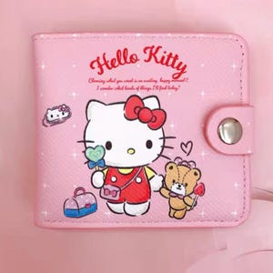 Compre as fofas e estilosas carteiras Kuromi, Hello Kitty, Cinnamoroll, Pochacco e acessórios Sanrio