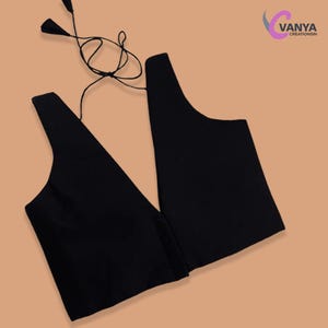 Zwarte tafzijde blouse: Indiase crop-top blouse en choli voor dames