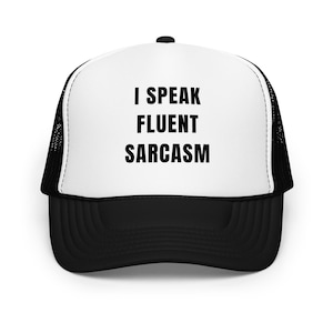 I SPEAK FLUENT SARKASM Schaumstoff Trucker Hat | Lustige bestickte Mütze | Sarkastische Snapback Cap | Retro Humor Hut Geschenk für Sie
