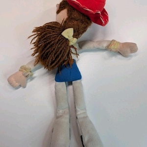 Jessie Toy Story Cowgirl Plush Doll Yarn Hair Red Hat Cow Print Pants immagine 5
