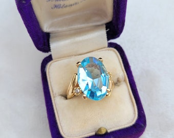 Vintage Aqua Blue Stone Gold Tone Cocktail Statement Ring Sz 5