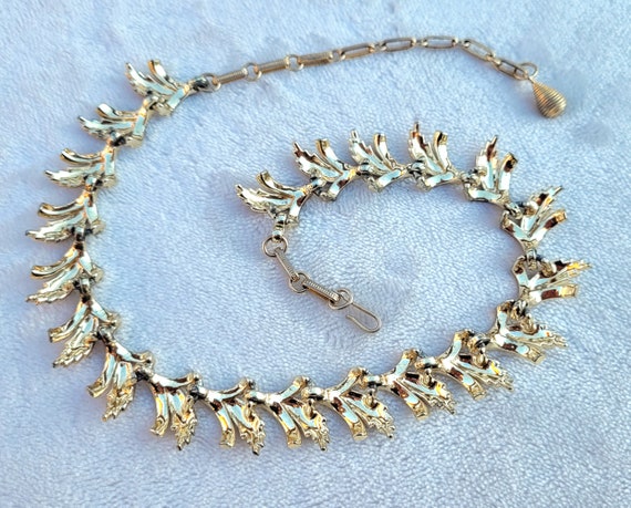 Vintage Coro 60s Mod Gold Tone Leaves Choker Neck… - image 5